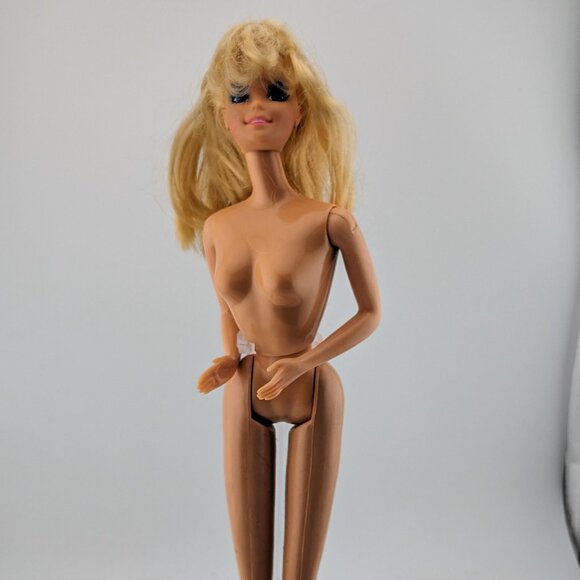 Bundle of 14 Vintage Barbie and Ken dolls - Picture 9 of 15